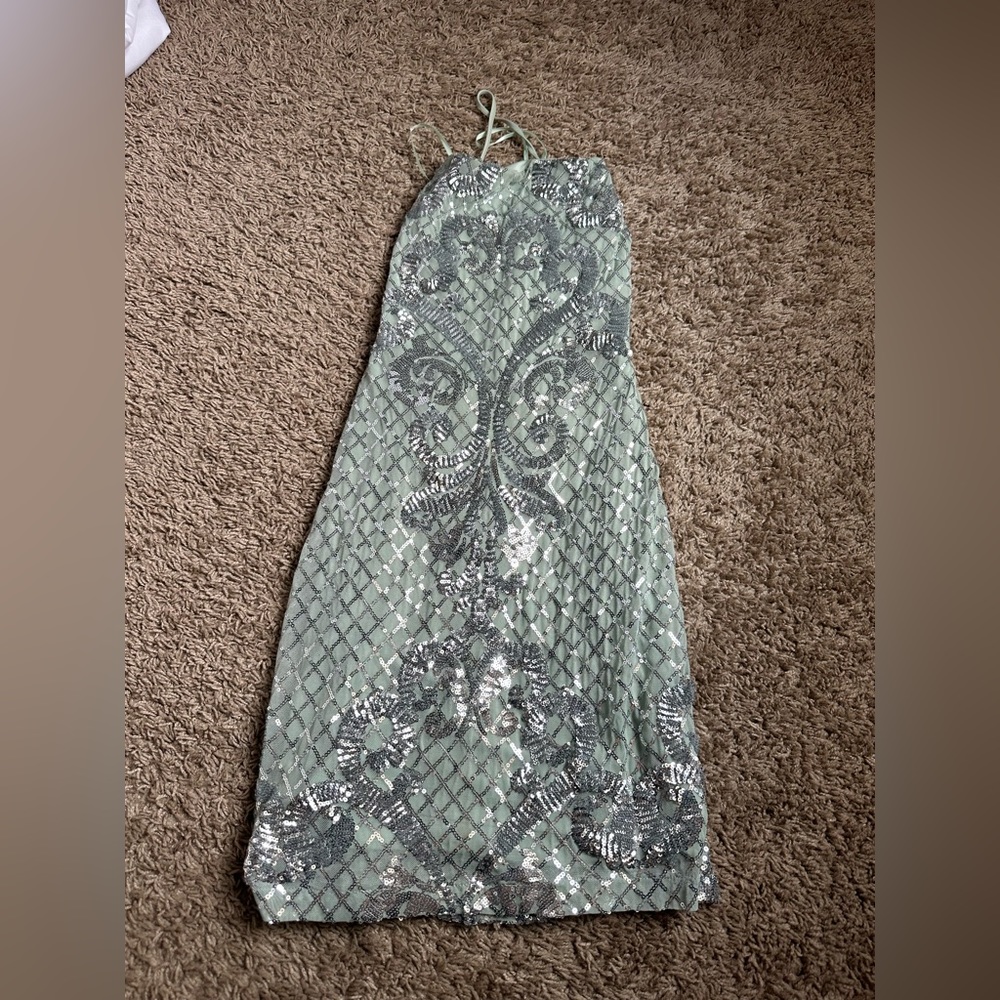 dress worn once comfortable with sparkles